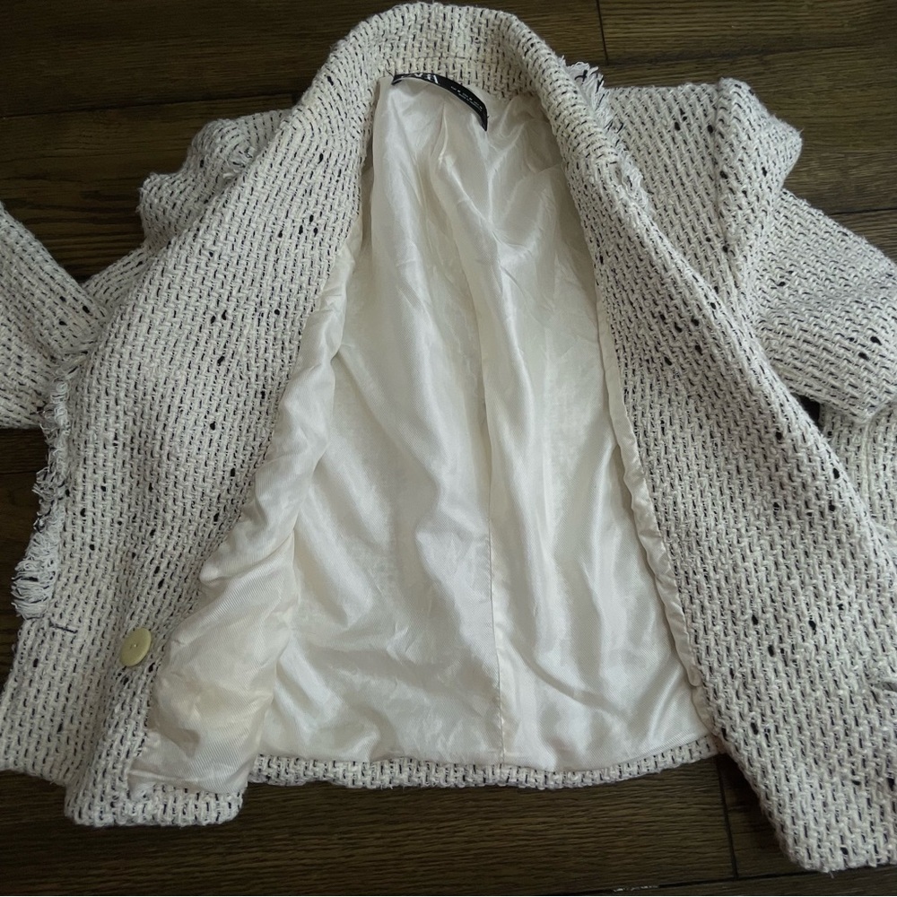 Zara Ivory Tweed Blazer with Gold Buttons - Picture 5 of 10